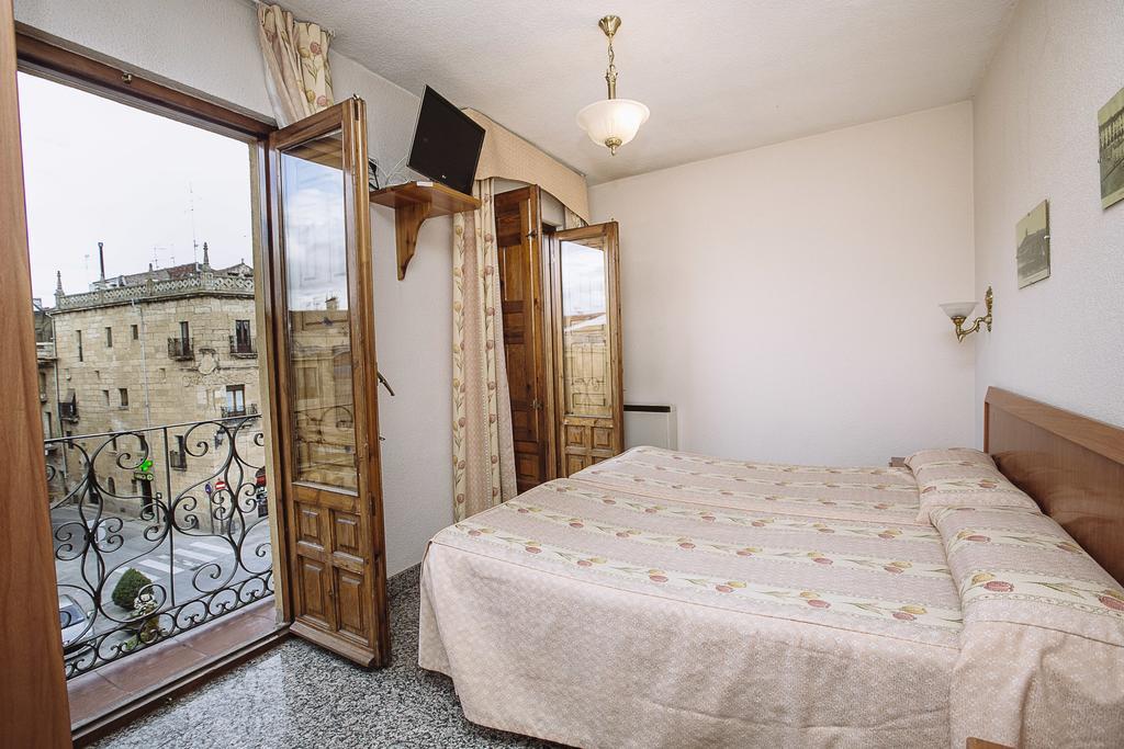 Hostal Plaza Ciudad-Rodrigo Δωμάτιο φωτογραφία