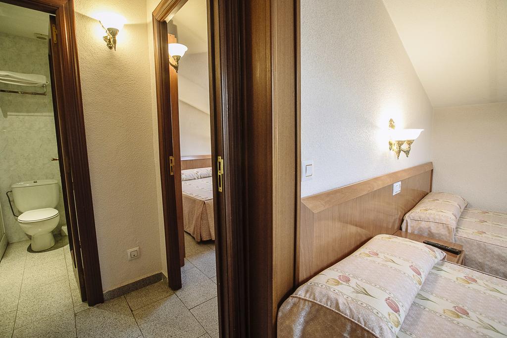 Hostal Plaza Ciudad-Rodrigo Δωμάτιο φωτογραφία